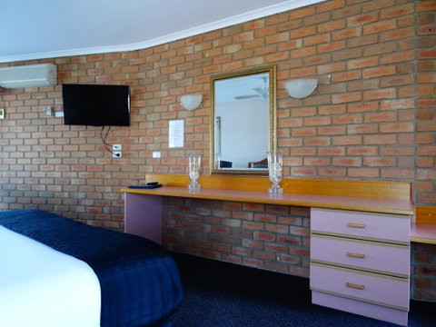 Sapphire Waters Motor Inn - Lightning Ridge Tourism 10