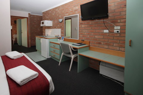 Sapphire Waters Motor Inn - Lightning Ridge Tourism 23
