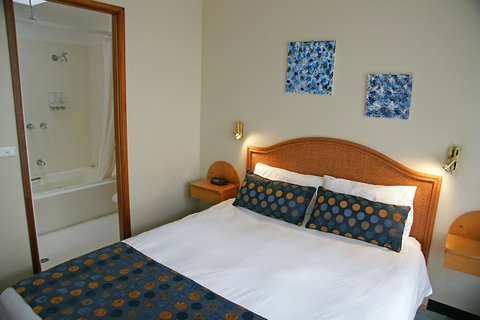 Sapphire Waters Motor Inn - Lightning Ridge Tourism 40