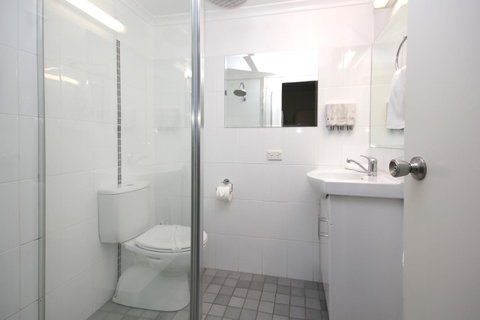 Sapphire Waters Motor Inn - Lightning Ridge Tourism 24