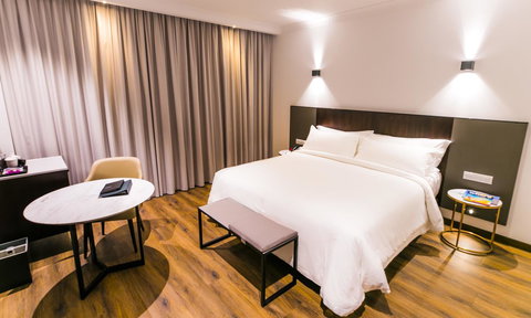 The Grace Hotel - Lightning Ridge Tourism 25