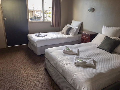 Commercial Hotel Motel Lithgow - Lightning Ridge Tourism 12