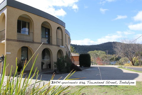 Full Circle Apartments - Lightning Ridge Tourism 12