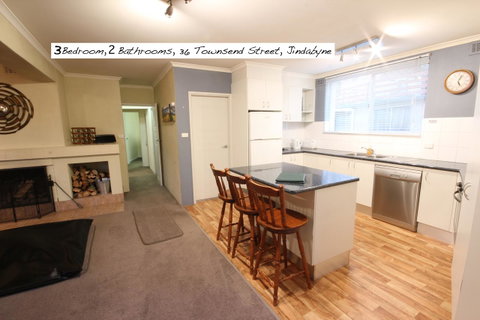 Full Circle Apartments - Lightning Ridge Tourism 16