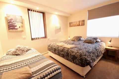 Full Circle Apartments - Lightning Ridge Tourism 8