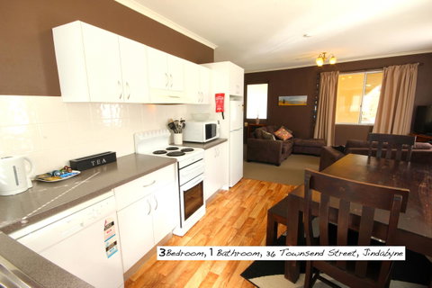 Full Circle Apartments - Lightning Ridge Tourism 19