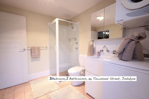 Full Circle Apartments - Lightning Ridge Tourism 14