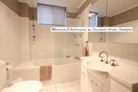 Full Circle Apartments - Lightning Ridge Tourism 13