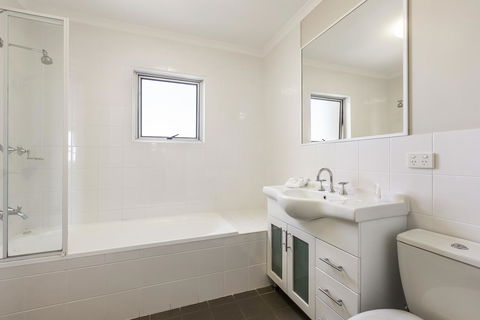 Quest Wollongong - Lightning Ridge Tourism 15