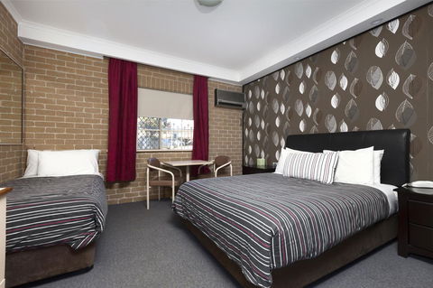 Grand Manor Motor Inn - Lightning Ridge Tourism 8