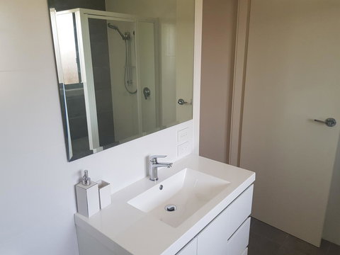 Golden Hill Cottage - Lightning Ridge Tourism 3