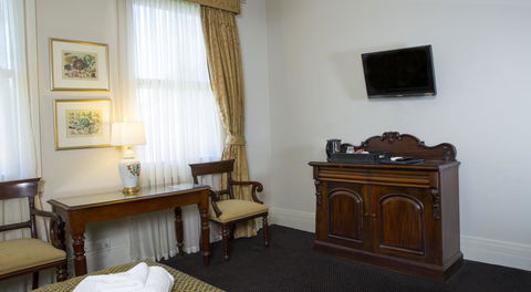 Royal Exhibition Hotel - Lightning Ridge Tourism 29