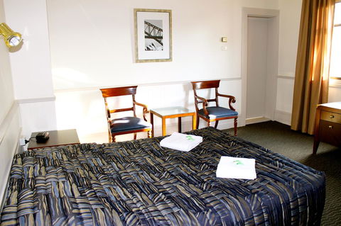 Royal Exhibition Hotel - Lightning Ridge Tourism 38
