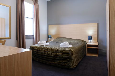 Royal Exhibition Hotel - Lightning Ridge Tourism 19