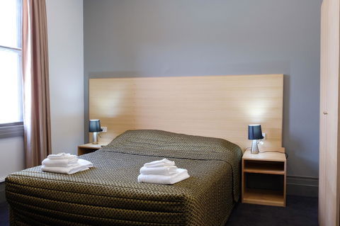 Royal Exhibition Hotel - Lightning Ridge Tourism 18