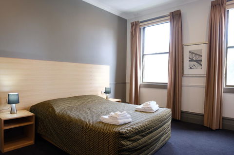 Royal Exhibition Hotel - Lightning Ridge Tourism 15