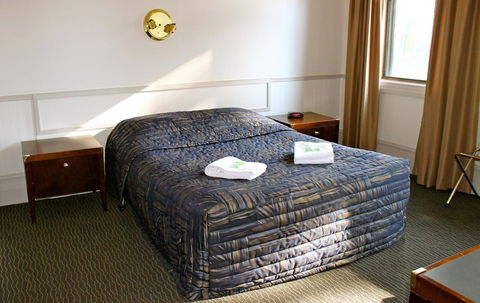 Royal Exhibition Hotel - Lightning Ridge Tourism 34