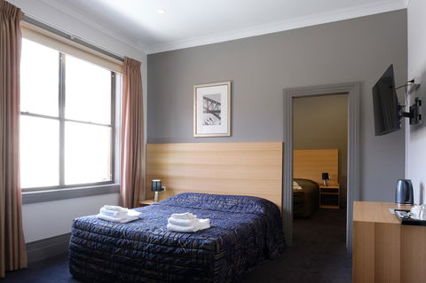 Royal Exhibition Hotel - Lightning Ridge Tourism 17
