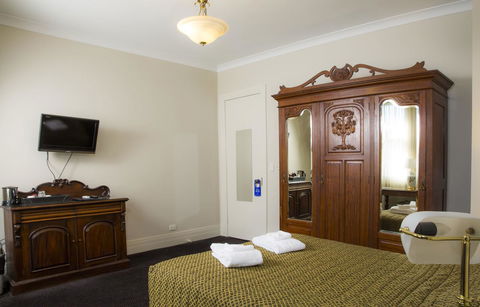 Royal Exhibition Hotel - Lightning Ridge Tourism 32