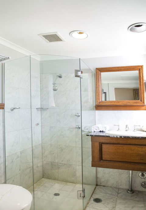 Royal Exhibition Hotel - Lightning Ridge Tourism 37