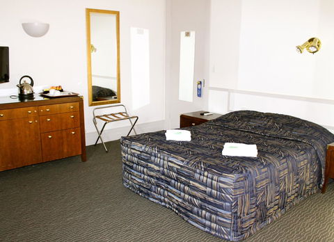 Royal Exhibition Hotel - Lightning Ridge Tourism 39