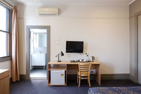 Royal Exhibition Hotel - Lightning Ridge Tourism 11