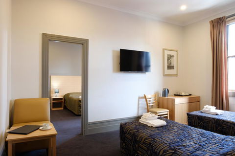 Royal Exhibition Hotel - Lightning Ridge Tourism 3
