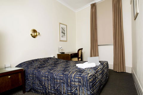 Royal Exhibition Hotel - Lightning Ridge Tourism 23