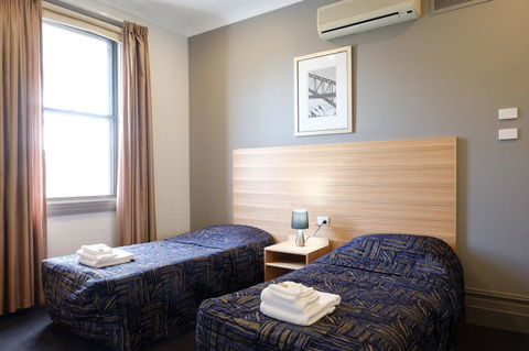 Royal Exhibition Hotel - Lightning Ridge Tourism 16