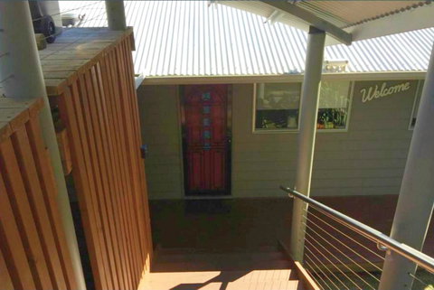 Coastwatch, 26 Comara Terrace - Lightning Ridge Tourism 10
