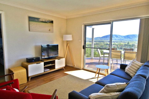 Coastwatch, 26 Comara Terrace - Lightning Ridge Tourism 3