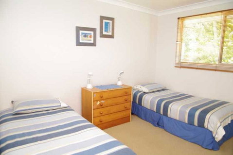 Coastwatch, 26 Comara Terrace - Lightning Ridge Tourism 8