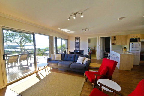 Coastwatch, 26 Comara Terrace - Lightning Ridge Tourism 4