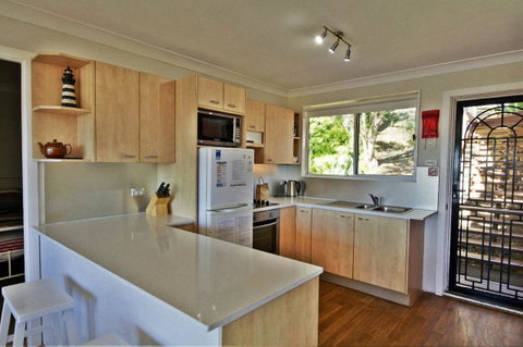 Coastwatch, 26 Comara Terrace - Lightning Ridge Tourism 2