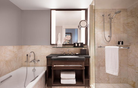 Four Seasons Hotel Sydney - Lightning Ridge Tourism 5