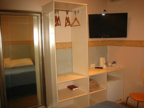 Hotel 59 Sydney - Lightning Ridge Tourism 38