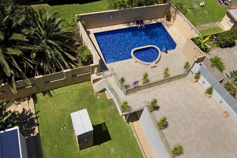 Sandy Cove Apartments - Lightning Ridge Tourism 14