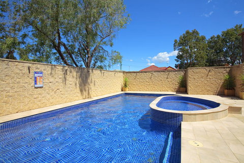 Sandy Cove Apartments - Lightning Ridge Tourism 15