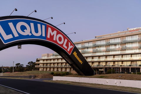 Rydges Mount Panorama Bathurst - Lightning Ridge Tourism 0