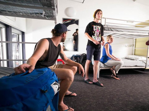 Railway Square YHA - Lightning Ridge Tourism 1