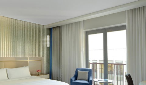 Radisson Blu Plaza Hotel Sydney - Lightning Ridge Tourism 12