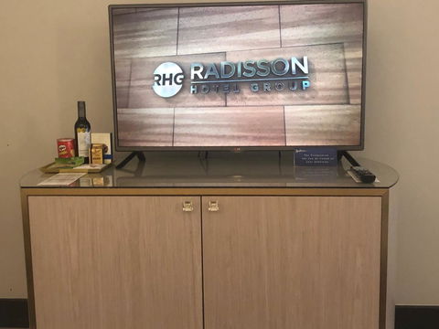 Radisson Blu Plaza Hotel Sydney - Lightning Ridge Tourism 41