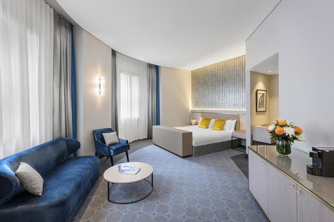 Radisson Blu Plaza Hotel Sydney - Lightning Ridge Tourism 25