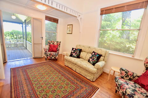 Dangal Gardens - Lightning Ridge Tourism 10