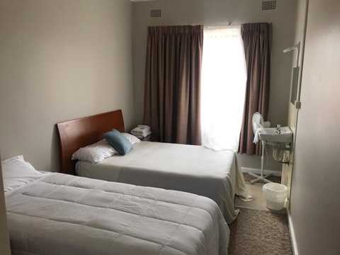 Lakes And Ocean Hotel Forster - Lightning Ridge Tourism 23