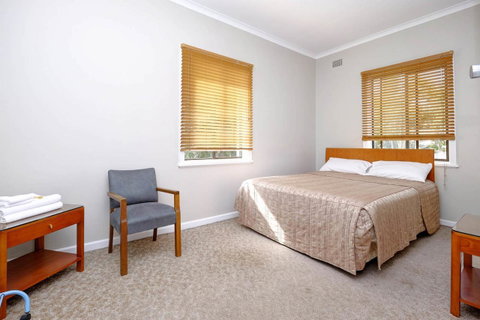 Lakes And Ocean Hotel Forster - Lightning Ridge Tourism 8