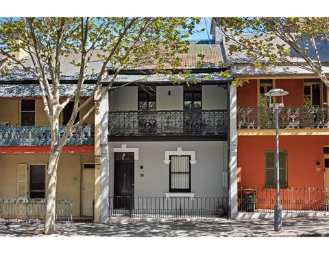 Walk To The City From This Renovated Heritage Gem - Lightning Ridge Tourism 4