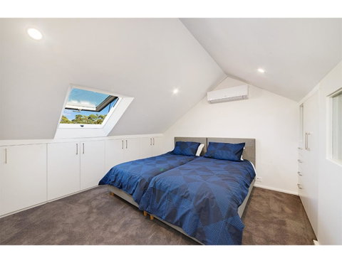 Walk To The City From This Renovated Heritage Gem - Lightning Ridge Tourism 8