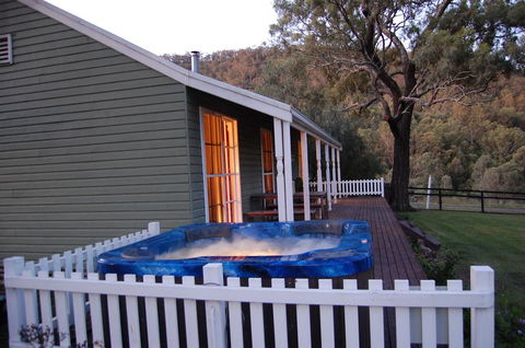 Cadair Cottages - Lightning Ridge Tourism 3