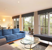 Villa De Saran located within Cypress Lakes - Lightning Ridge Tourism